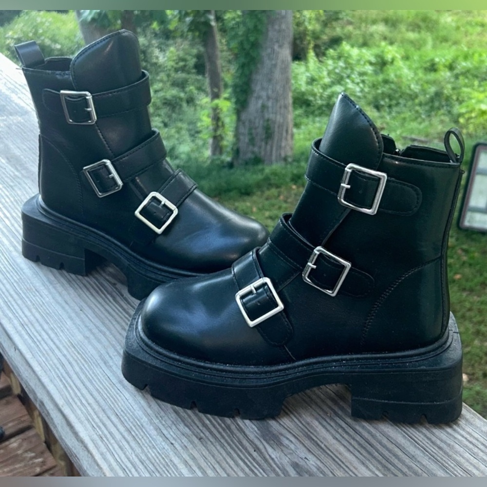 Rouge Thick Sole Black Combat Strap Boots NWT Women’s Size 7